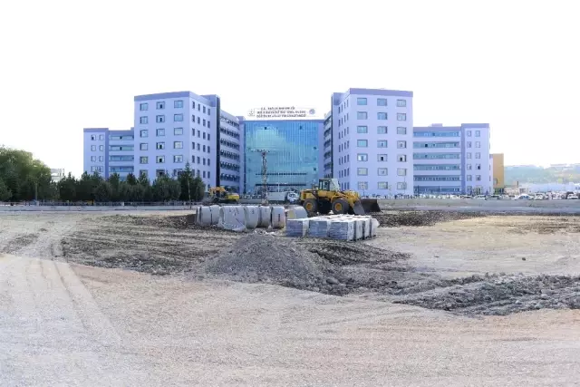 Çorum Belediyesi, Yeni Hastane Etrafına Yeni Yollar ve Otoparklar Yapıyor