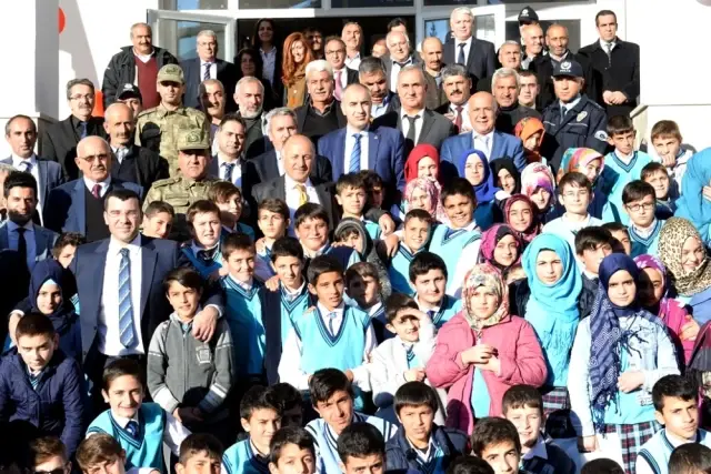Niyazi Çakmakçı İmam Hatip Ortaokulu Hizmete Açıldı Niyazi Çakmakçı İmam Hatip Ortaokulu Hizmete Açıldı
