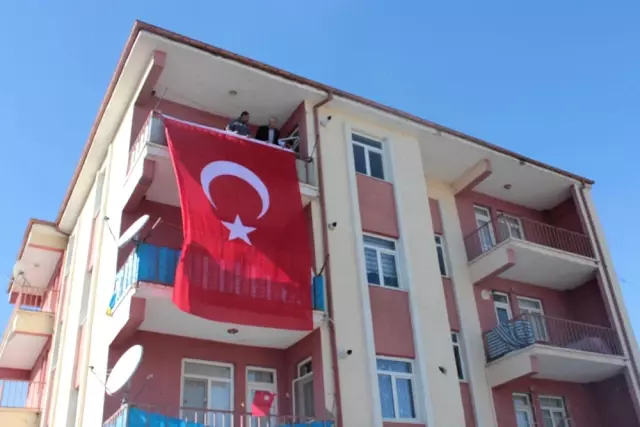 Şehidin Ailesi Bir Ay Önce Başbakan'dan Uçak Bileti İstemiş Şehidin Ailesi Bir Ay Önce Başbakan'dan Uçak Bileti İstemiş