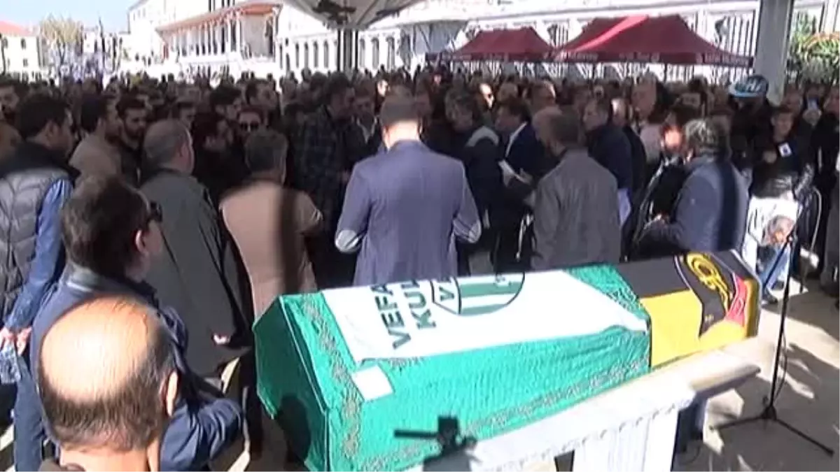 Ünlü Sanatçı Hakan Altun'un Babası Son Yolculuğuna Uğurlandı