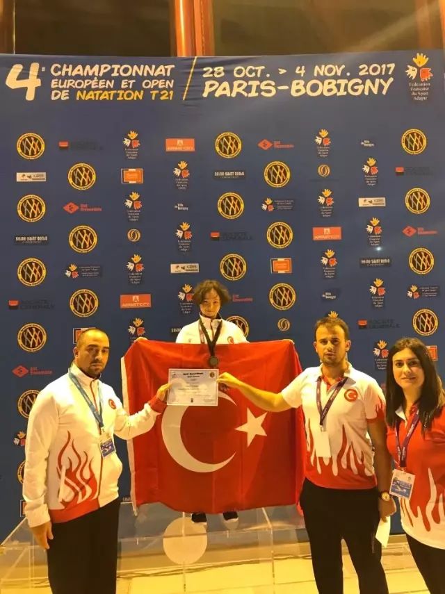 Down Sendromlu Özel Sporcu İrem Öztekin'den Dünya Rekoru