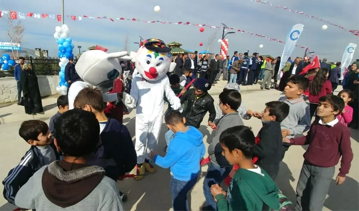 Edremit'te 'Kardeşlik Parkı' Hizmete Açıldı
