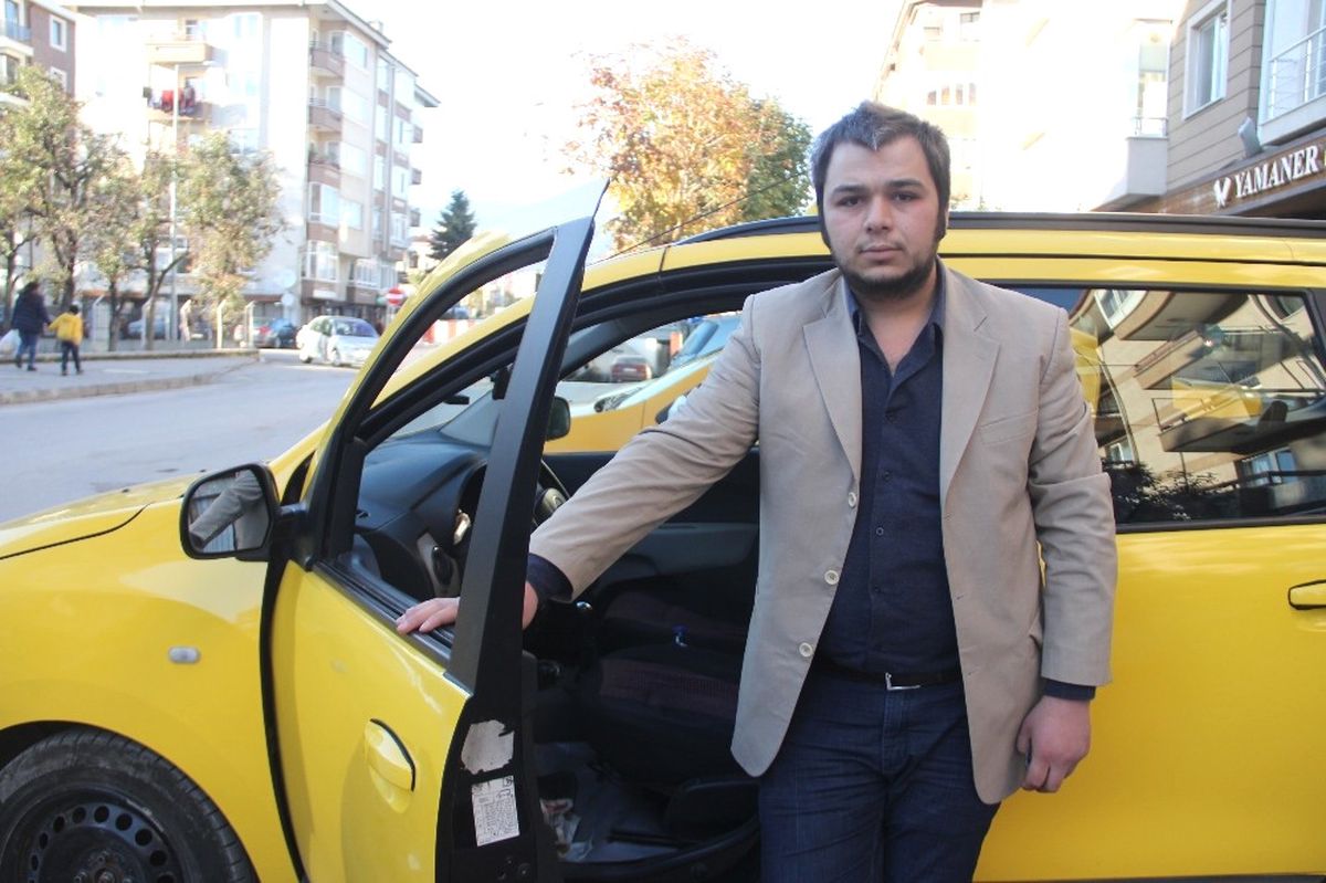 İstanbul'a Götürdüğü Yolcusu Tarafından Taksisi Çalındı