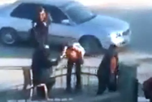 Öğrencilere El Öptüren Müdür Hakkında İnceleme Başlatıldı Öğrencilere El Öptüren Müdür Hakkında İnceleme Başlatıldı