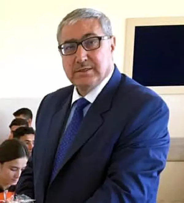 Öğrencilere El Öptüren Müdür Hakkında İnceleme Başlatıldı Öğrencilere El Öptüren Müdür Hakkında İnceleme Başlatıldı