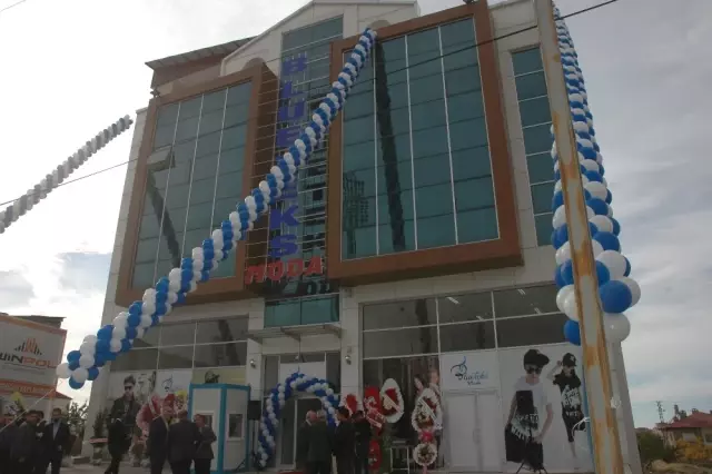 Van'da 300 Kişiyi İstihdam Tekstil Fabrikası Açıldı Van'da 300 Kişiyi İstihdam Tekstil Fabrikası Açıldı