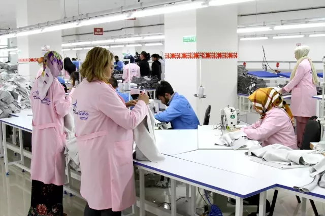 Van'da Yeni Açılan Fabrika 300 Kişiye İş İmkanı Sağladı Van'da Yeni Açılan Fabrika 300 Kişiye İş İmkanı Sağladı
