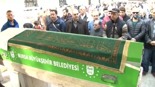 Çocuk Hayranlarından Cem Korkmaz'a Cenazesinde Büyük Vefa Çocuk Hayranlarından Cem Korkmaz'a Cenazesinde Büyük Vefa