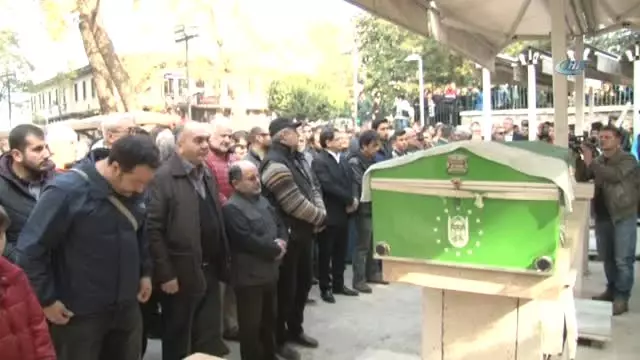 Çocuk Hayranlarından Cem Korkmaz'a Cenazesinde Büyük Vefa Çocuk Hayranlarından Cem Korkmaz'a Cenazesinde Büyük Vefa
