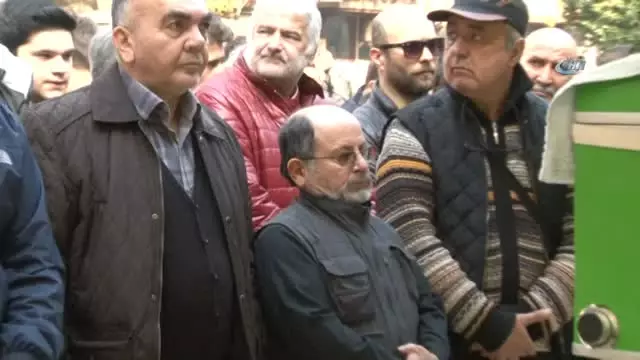 Çocuk Hayranlarından Cem Korkmaz'a Cenazesinde Büyük Vefa Çocuk Hayranlarından Cem Korkmaz'a Cenazesinde Büyük Vefa