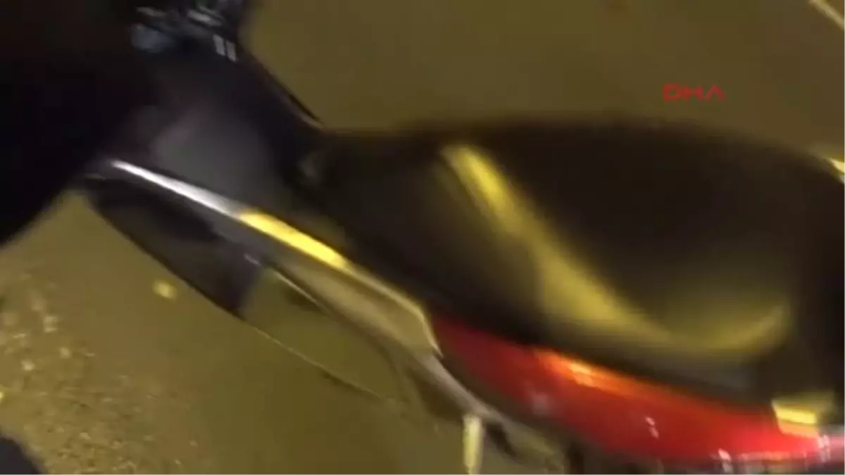 2 Yaralı Yerde Yardım Beklerken O Aracının Derdine Düştü