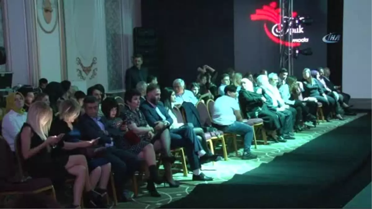 Antalya'da 'Aşk' Temalı Gelinlik Defilesi