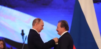 Cavit Çağlar, 'Devlet Nişanı'nı Rusya Lideri Putin'in Elinden aldı