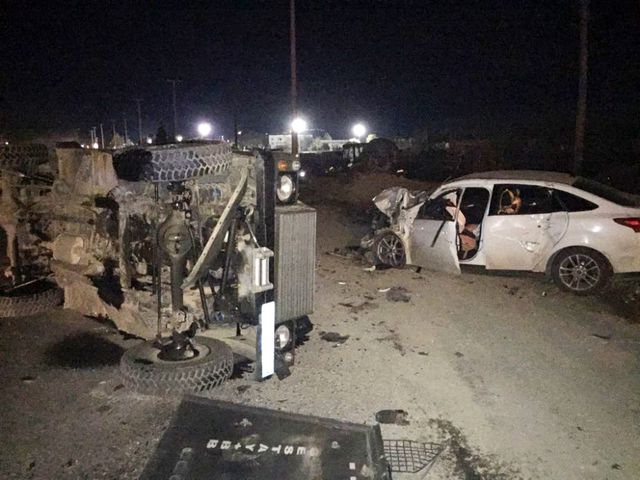 Askerî araç ile otomobil çarpıştı: 3’ü asker 5 yaralı