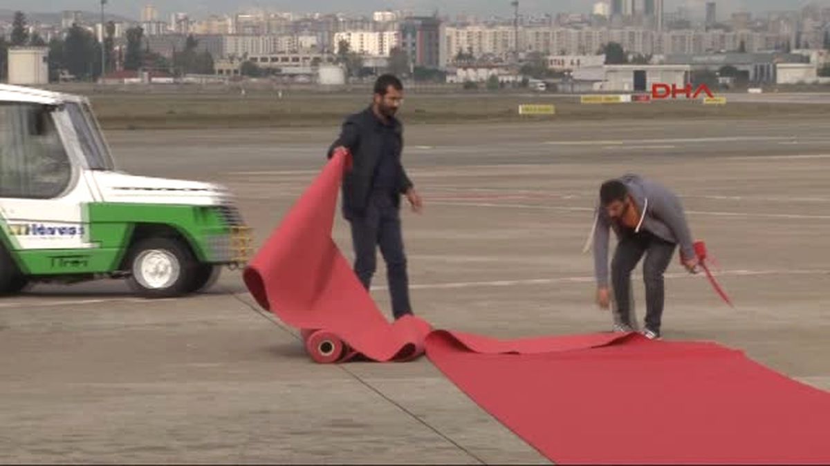 Adana Katar Uçağı 'Su Takı' ile Karşılandı