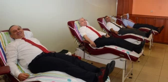 Esogü Yöneticilerinden Kızılay'a Kan Bağışı Yapma Çağrısı