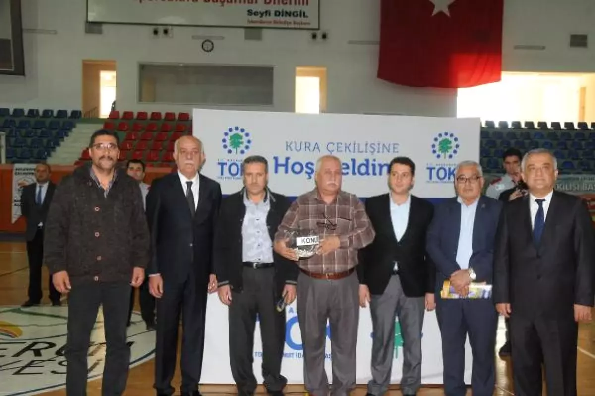 İskenderun'da TOKİ Kuraları Yüz Güldürdü