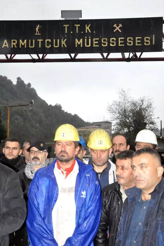 Maden İşçilerinden Ocaktan Çıkmama Eylemi Maden İşçilerinden Ocaktan Çıkmama Eylemi