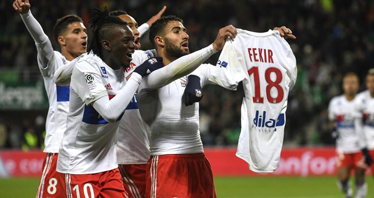 Skor 5-0'ken Futbolcu Formasını Tribüne Gösterince Taraftarlar Sahayı Bastı