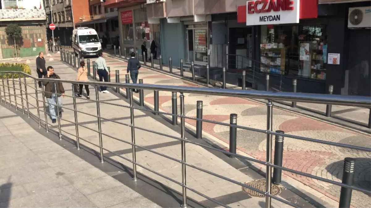 Kağıthane'de Bir Kişi Başına Sıkarak İntihar Etti