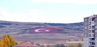 20 Bin Taş Kullanılarak Türk Bayrağı Yapıldı
