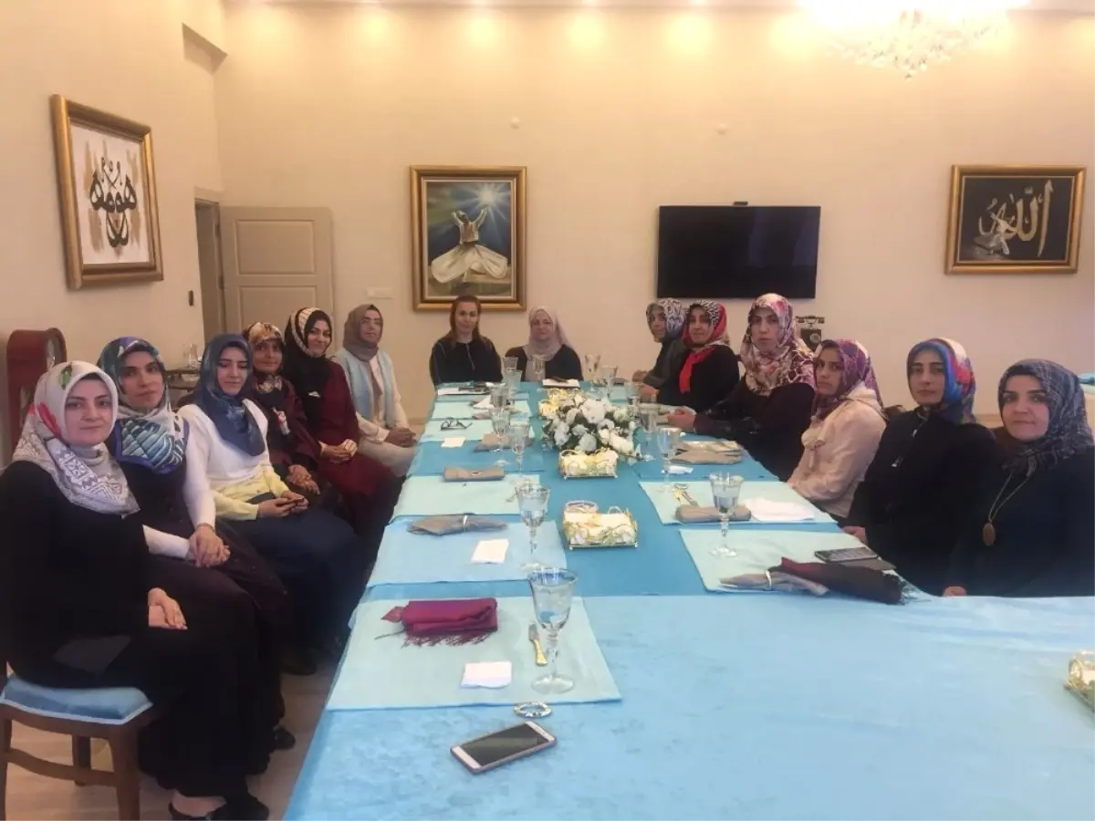 Vali Zorluoğlu'nun Eşi, Müftülük Personelini Ağırladı