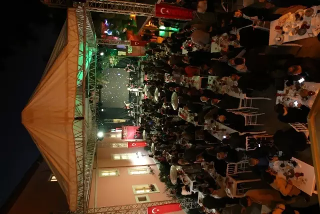 18. İzmir Kısa Film Festivaline Renkli Açılış 18. İzmir Kısa Film Festivaline Renkli Açılış