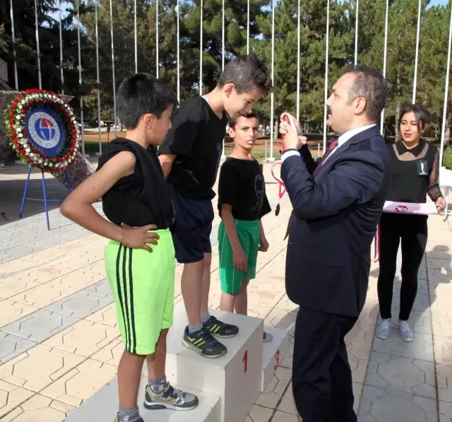 Gaün'de Öğrenciler Ulu Önder Atatürk Anısına Koştu