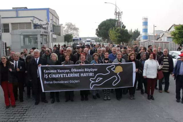 Patlamanın Olduğu Fabrikanın Önünde Protesto Patlamanın Olduğu Fabrikanın Önünde Protesto