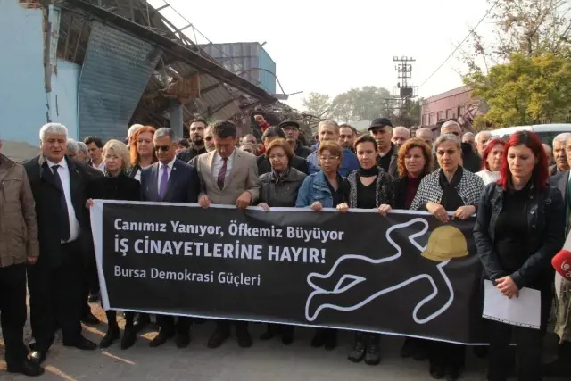 Patlamanın Olduğu Fabrikanın Önünde Protesto Patlamanın Olduğu Fabrikanın Önünde Protesto