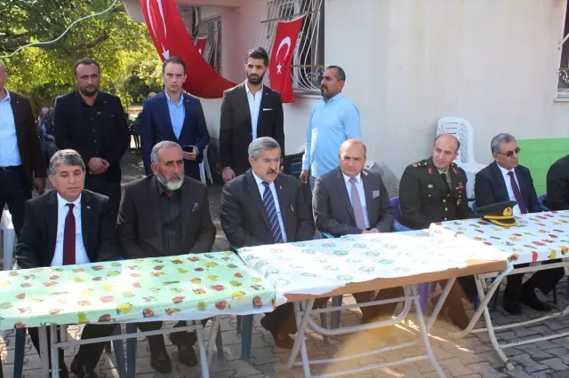 Şehit Annesi Küçük Açıklaması Şehit Annesi Küçük Açıklaması