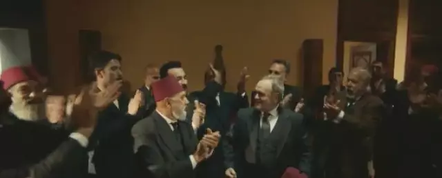 Vatanım Sensin Ekranlara Fırtına Gibi Döndü! 'Ya İstiklal Ya Ölüm' Sahnesi Geceye Damga Vurdu Vatanım Sensin Ekranlara Fırtına Gibi Döndü! 'Ya İstiklal Ya Ölüm' Sahnesi Geceye Damga Vurdu