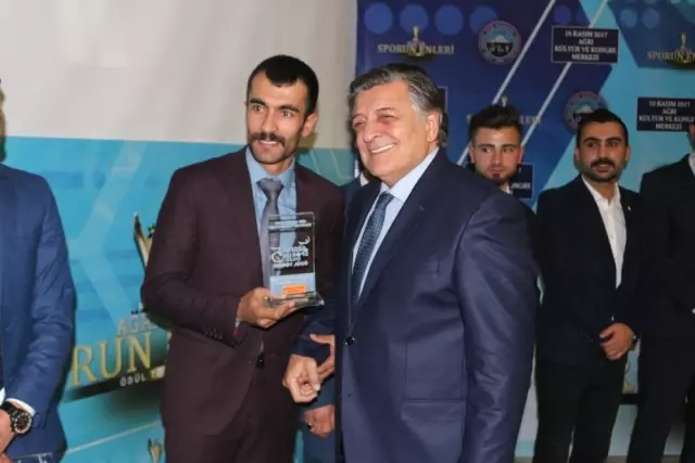Ağrı'da 'Sporun Enleri' Ödül Töreni Düzenlendi