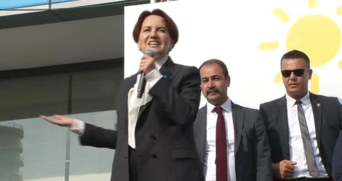Akşener, Partisinin Genel Merkezinin Açılışında İstiklal Marşı ve Saygı Duruşunu Unuttu