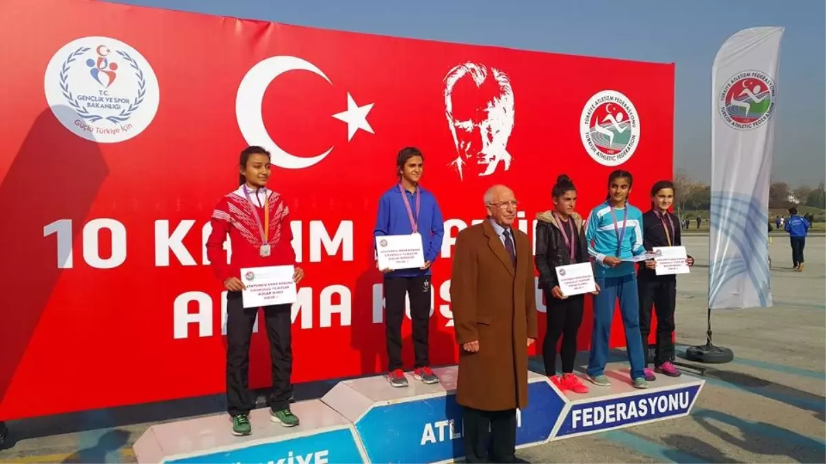 Atatürk'ü Anma Koşusu' Türkiye 2'incisi Simav'dan