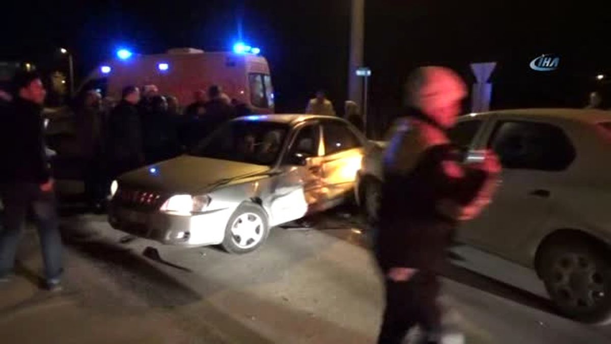 Bolu'da İki Otomobil Çarpıştı: 2 Yaralı