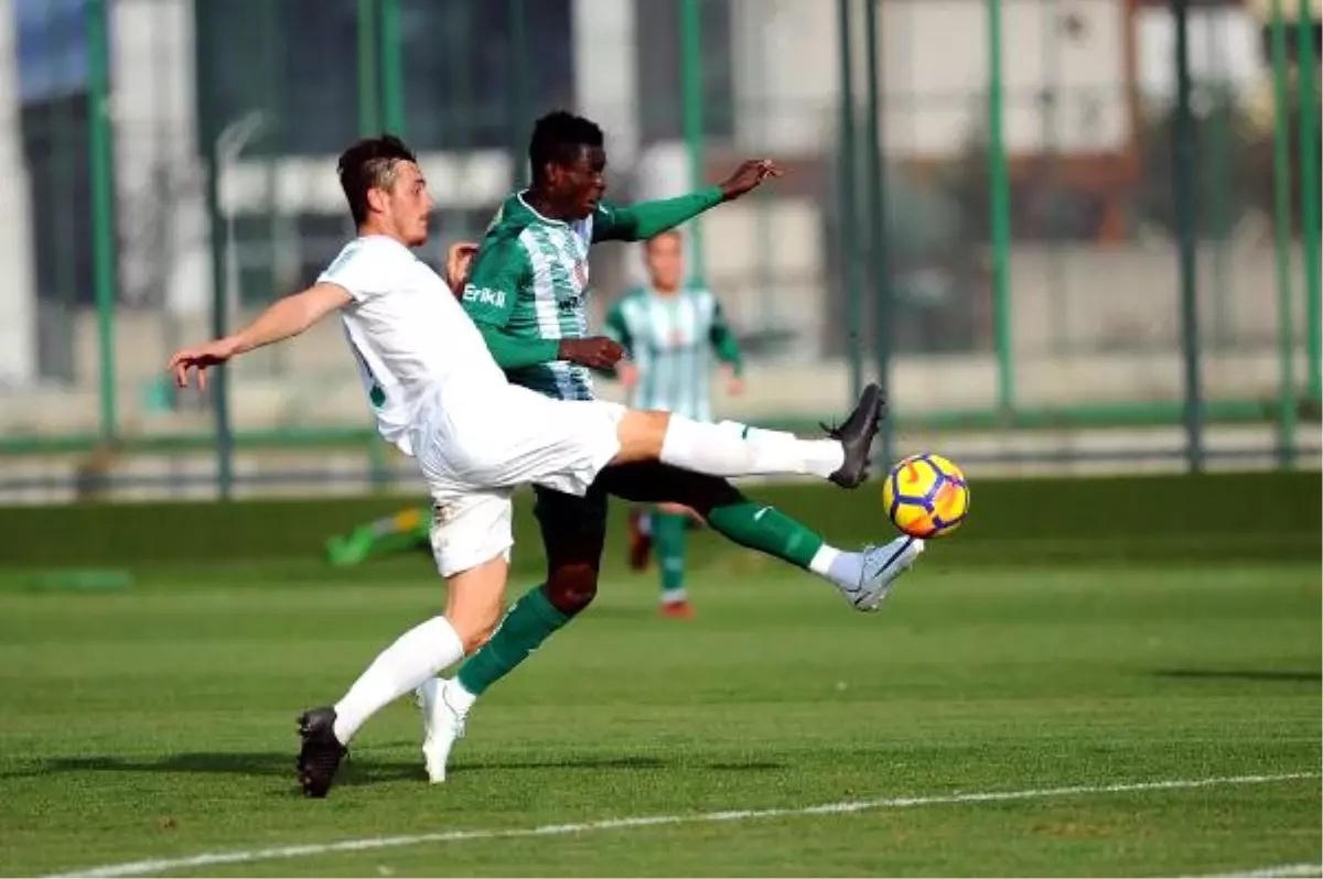 Bursaspor, U21 Takımı'nı Antrenman Maçında 2-0 Yendi