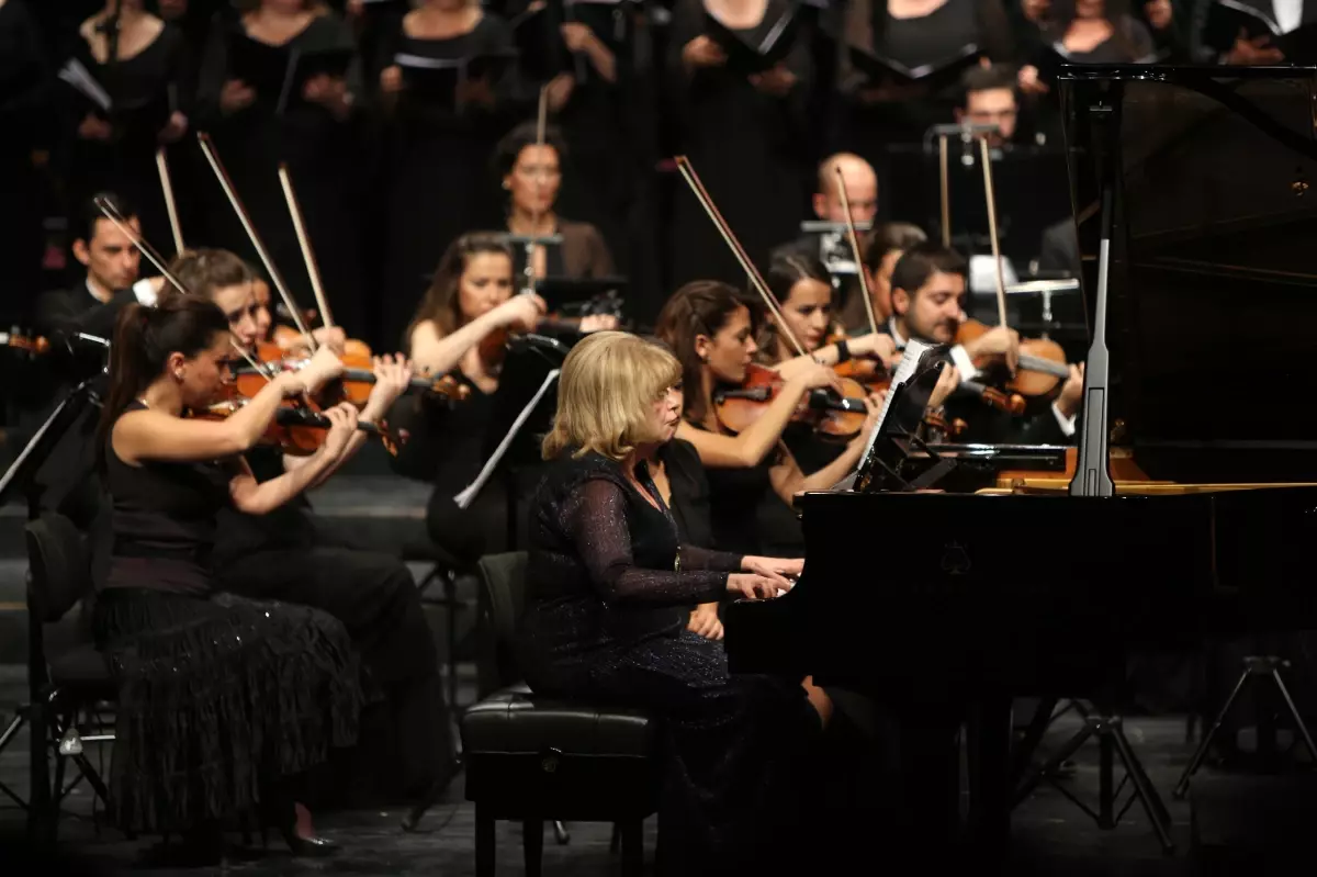 Eskişehir'de Muhteşem Atatürk'ü Anma Konseri