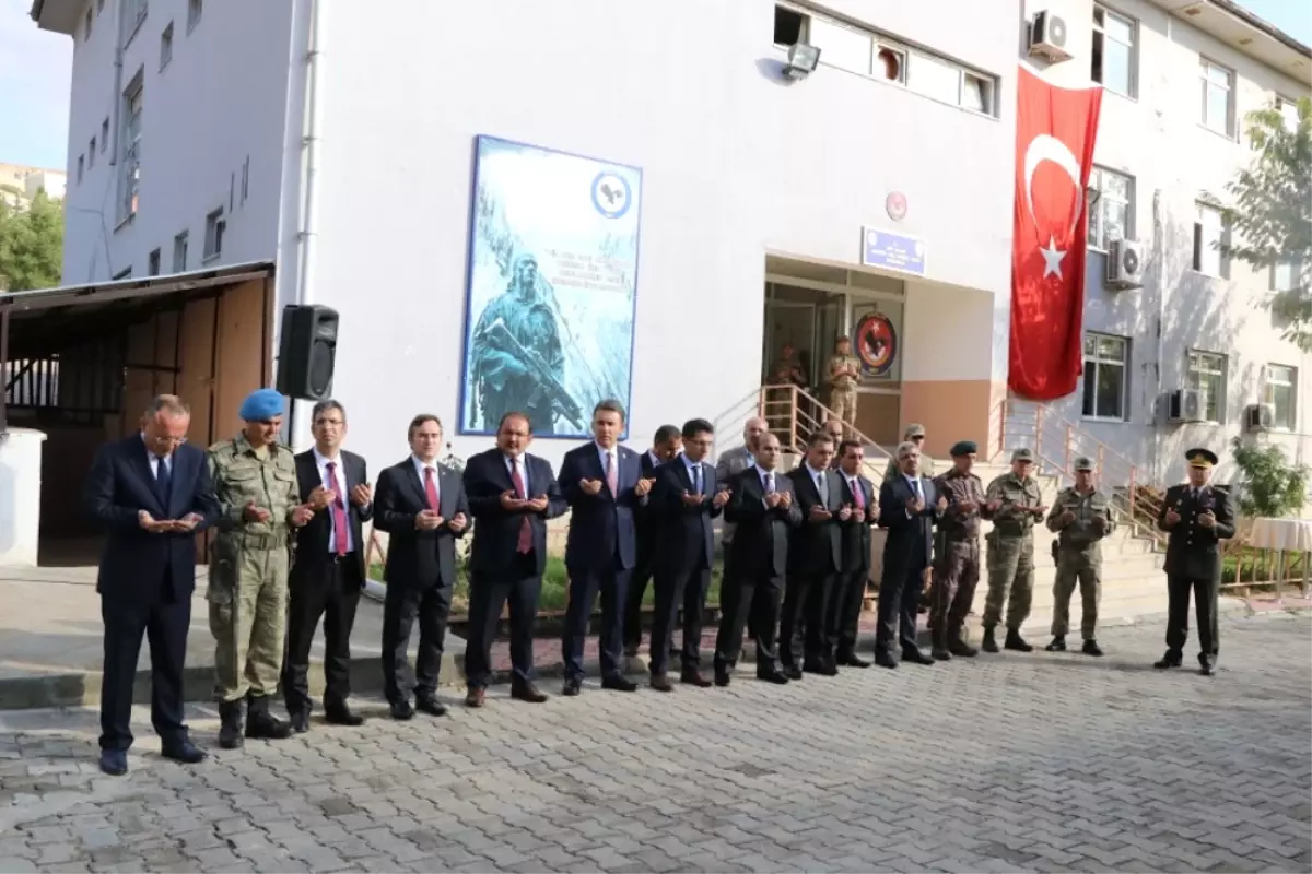 Helikopter Kazasında Şehit Olan 17 Asker Törenle Anıldı