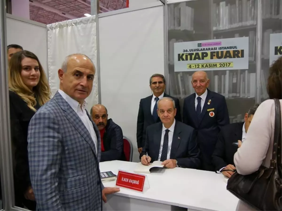 İlker Başbuğ Tuyap Kitap Fuarında Gazileri Yalnız Bırakmadı