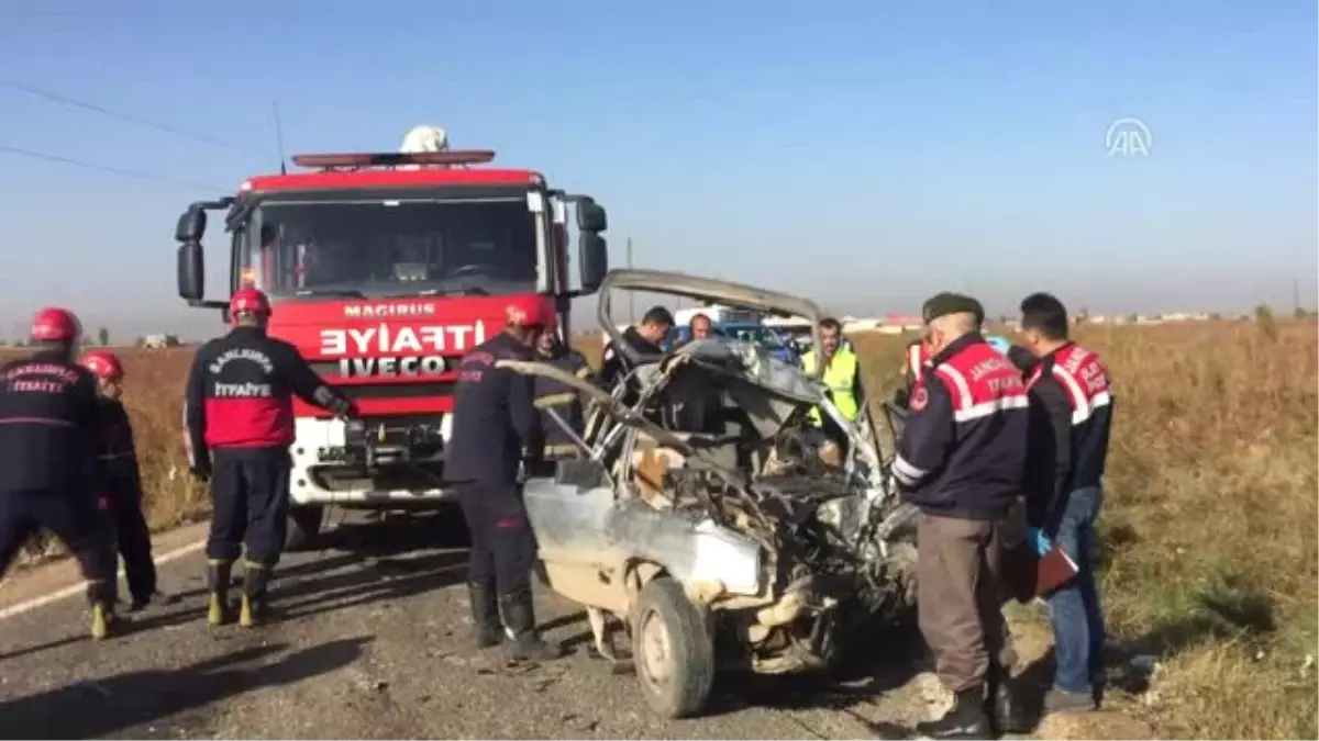 İşçi Servisiyle Otomobil Çarpıştı: 2 Ölü, 18 Yaralı