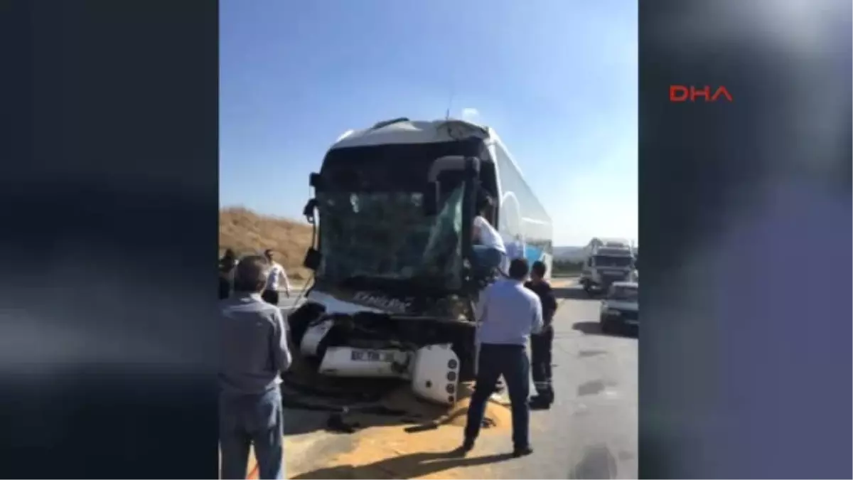 Mersin'de Trafik Kazası : 1 Kişi Öldü, 9 Kişi Yaralandı