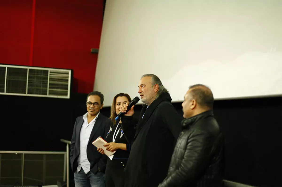 'Sanatın Amacı Bireye, Topluma, Tarihe Ayna Tutmaktır.'