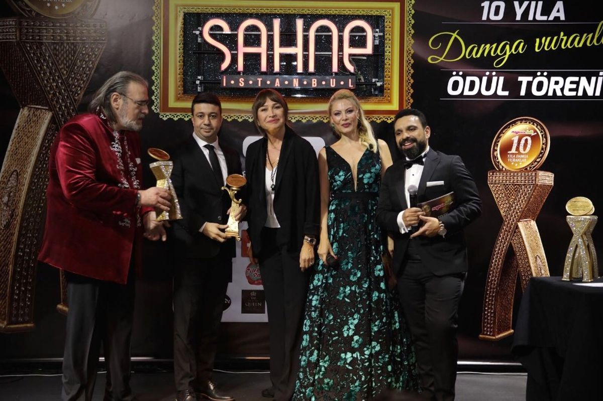 Dr. Aydoğan Süer'e '10 Yıla Damgasını Vuranlar' Ödülü