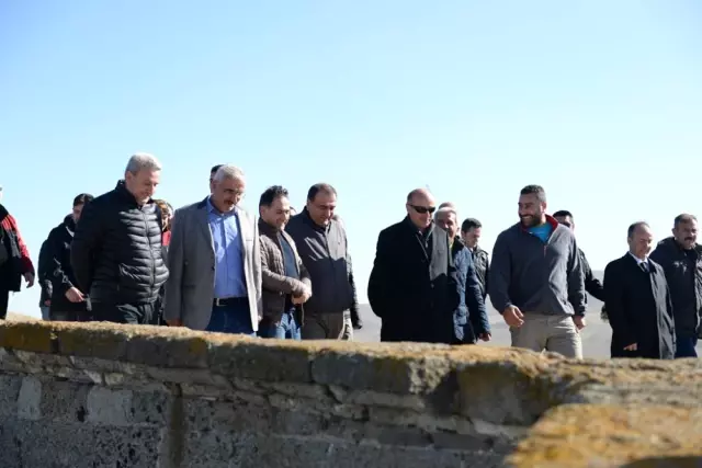Vali Azizoğlu: 'Şehidimizin Yatmadığı Bir Karış Toprak Dahi Yok' Vali Azizoğlu: 'Şehidimizin Yatmadığı Bir Karış Toprak Dahi Yok'