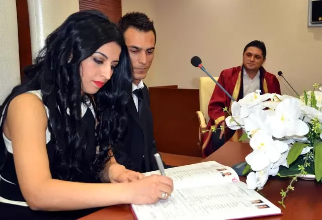 Aliağa'da 588 Çift Nikah Masasına Oturdu
