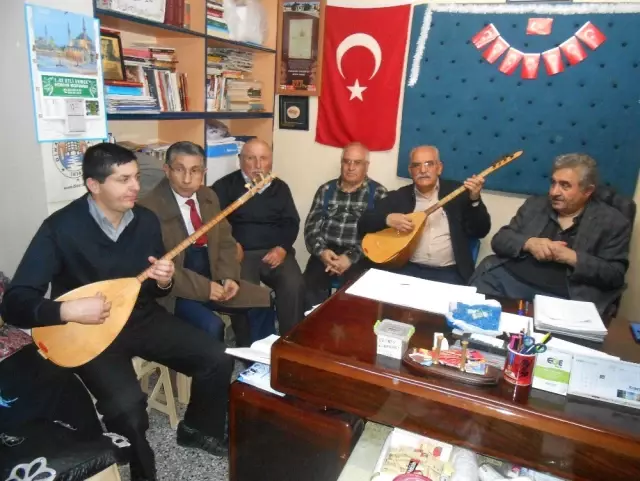 Eskişehirli Şair ve Ozanlar Atatürk'ü Sevdiği Şiir ve Türkülerle Andılar