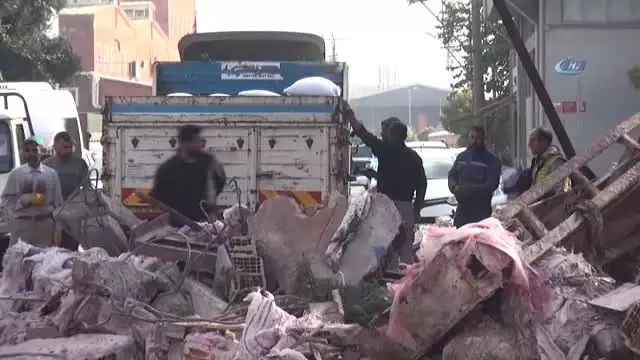 İnek Sayesinde Kocası Ölümden Kurtulan Kadın, Sanayicilere Tepki Gösterdi İnek Sayesinde Kocası Ölümden Kurtulan Kadın, Sanayicilere Tepki Gösterdi