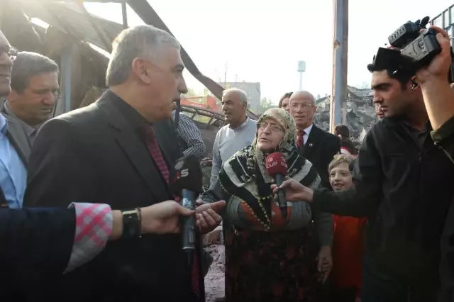 İnek Sayesinde Kocası Ölümden Kurtulan Kadın, Sanayicilere Tepki Gösterdi İnek Sayesinde Kocası Ölümden Kurtulan Kadın, Sanayicilere Tepki Gösterdi