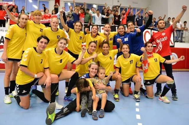 Muratpaşa Zirveye Demir Attı